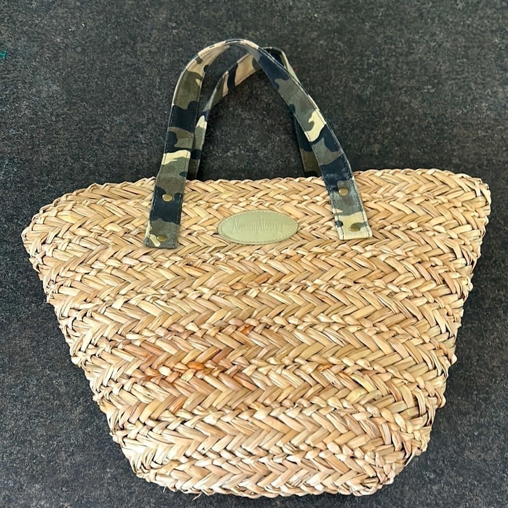 NEIMAN Marcus Straw Woven Bag With Camo Straps Excellent Preowned Cond Summer